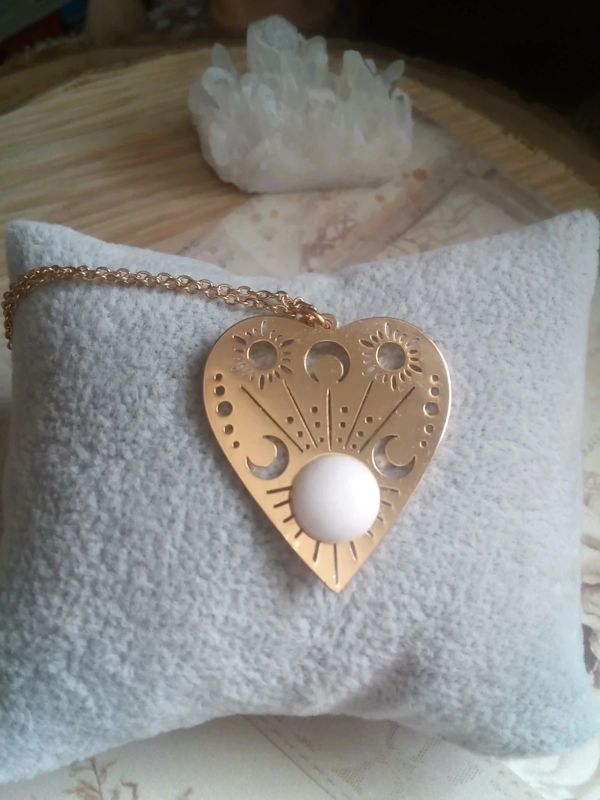 Collier cœur lune jade blanc pierre naturelle